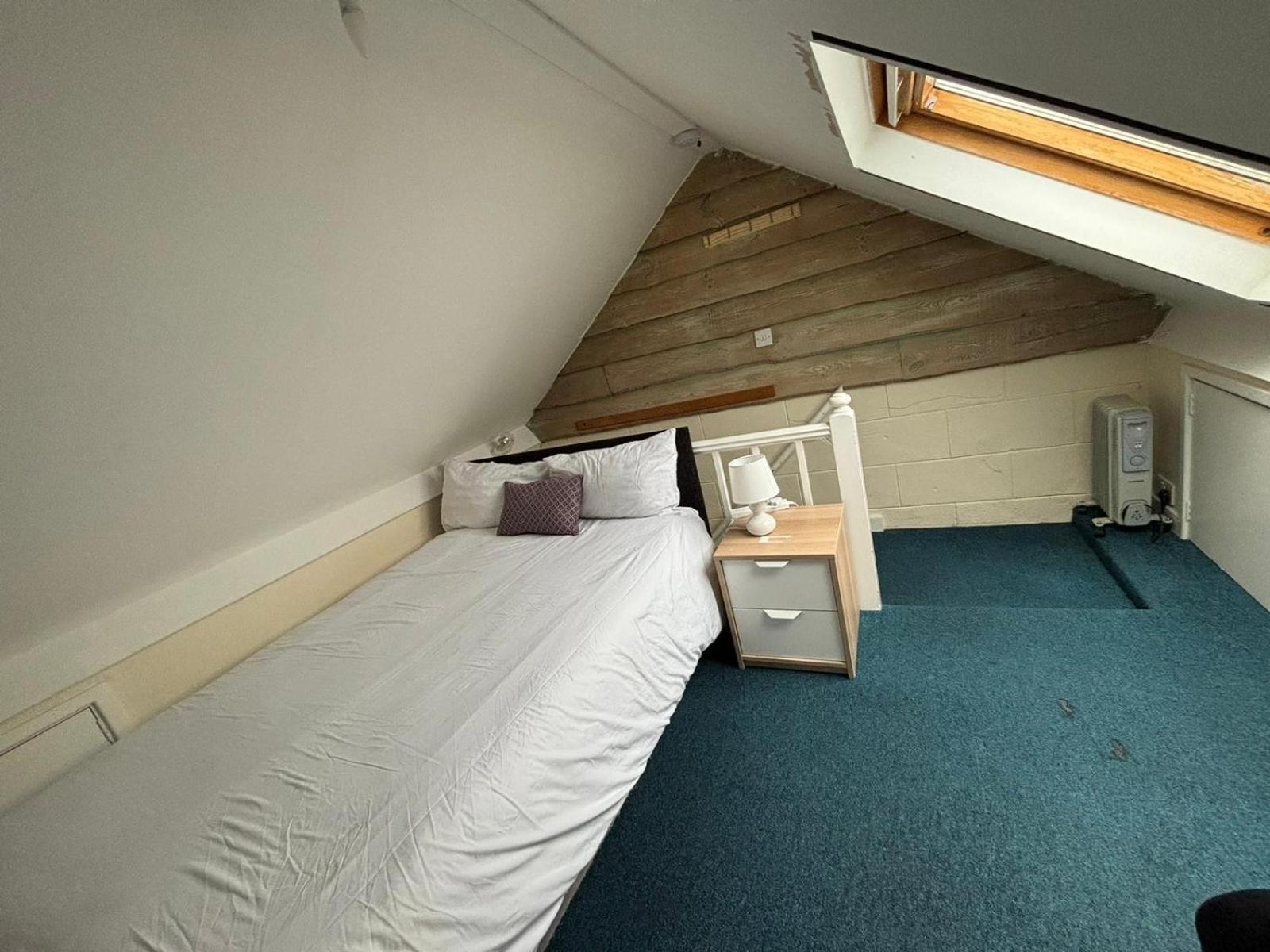 Hotel Shared House In Chakeshill Drive Bristol Exterior foto